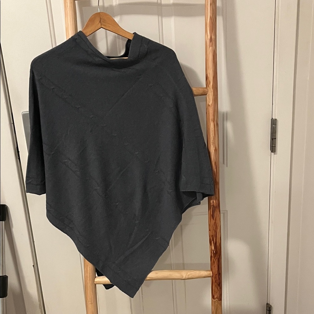 Elegant 100% cashmere  Gray Women's Cape